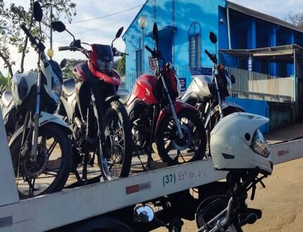 PM apreende motos usadas em manobras perigosas, em Divinópolis e Arcos