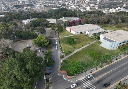 UEMG EM RISCO? Professores de Divinópolis protestam contra federalização uemg divinópolis matéria capa site