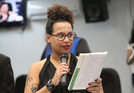 Professora, vereadora Kell Silva critica modelo proposto por Zema para "federalizar" a UEMG e destaca negligência do governador vereadora kell silva
