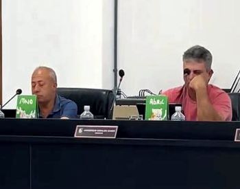 Soneca parlamentar com aumento de salário: vereadores de São Sebastião do Oeste são flagrados cochilando em plena sessão