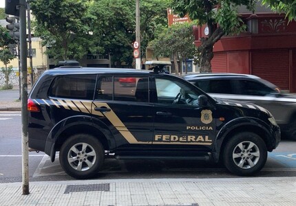 PF desmantela esquema de fraudes milionárias contra a Previdência Social em Minas viatura pf (1)