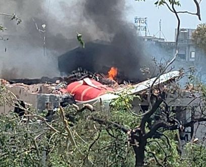 Urgente: Voo para Londres cai sobre área residencial na Índia e deixa cenário de horror; centenas de mortos e feridos Air India
