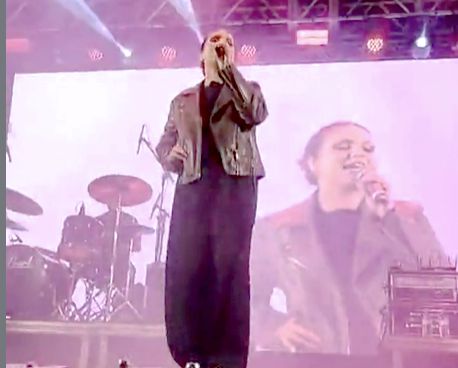 Aline Barros encanta público no 'Celebra Divinópolis', que reforça tradição cultural e reúne milhares de famílias Aline Barros