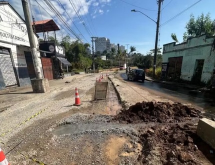 Divinópolis: Ponte da Avenida Magalhães Pinto no bairro Niterói é fechada para obras no asfalto Avenida Magalhães Pinto Niterói Divinópolis