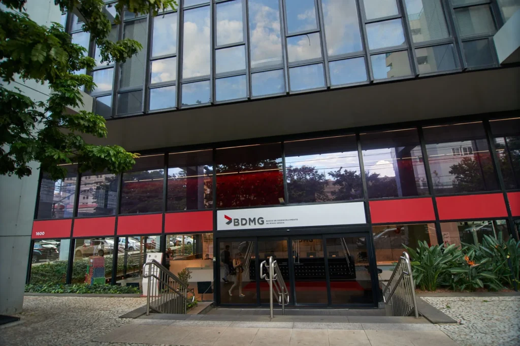 Empresários de Divinópolis e região contratam quase R$ 100 milhões em créditoS do BDMG; destaque para pequenas empresas e inovação BDMG lança crédito histórico para projetos sustentáveis com foco em energia renovável e redução de resíduos