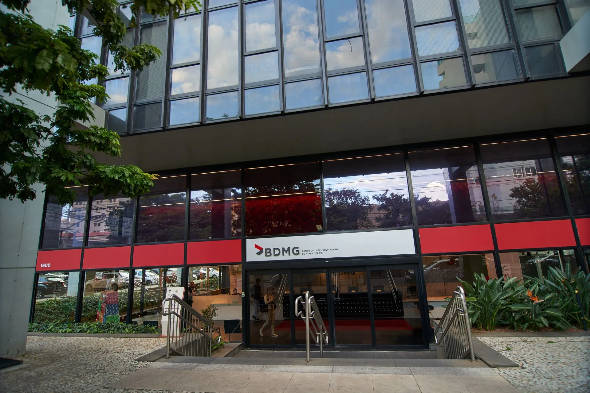 Empresários de Divinópolis e região contratam quase R$ 100 milhões em créditoS do BDMG; destaque para pequenas empresas e inovação