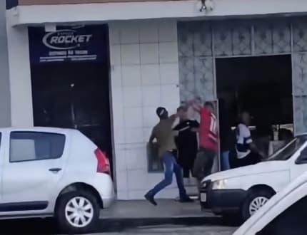 Confusão no Bar do Tote: Point de garotas de programa em Divinópolis, frequentadores trocam socos por motivo fútil; "tá me tirando, cara?" BR1GA BAR DO TOTE CAPA SITE