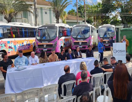 Consórcio Intermunicipal de Saúde do Vale do Itapecerica (CISVI) entrega 12 novos micro-ônibus para o transporte na região