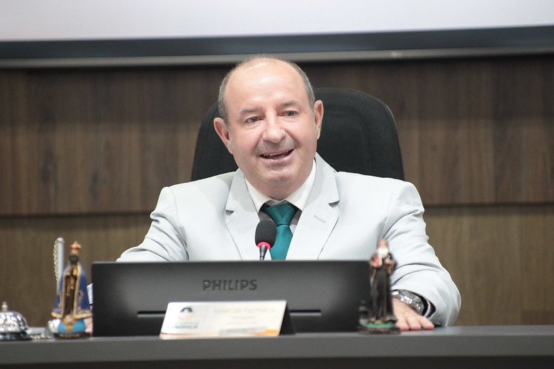 Câmara de Divinópolis entrega título de cidadão honorário 2025 a 17 personalidades Câmara de Divinópolis entrega título de cidadão honorário 2025 a 17 personalidades