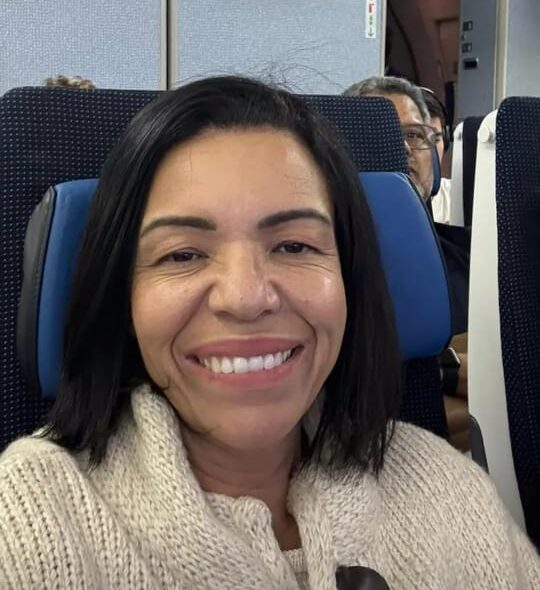Com o país em guerra, vice-prefeita de Divinópolis Janete Aparecida, embarca para Israel em tour de luxo pago por agência estrangeira