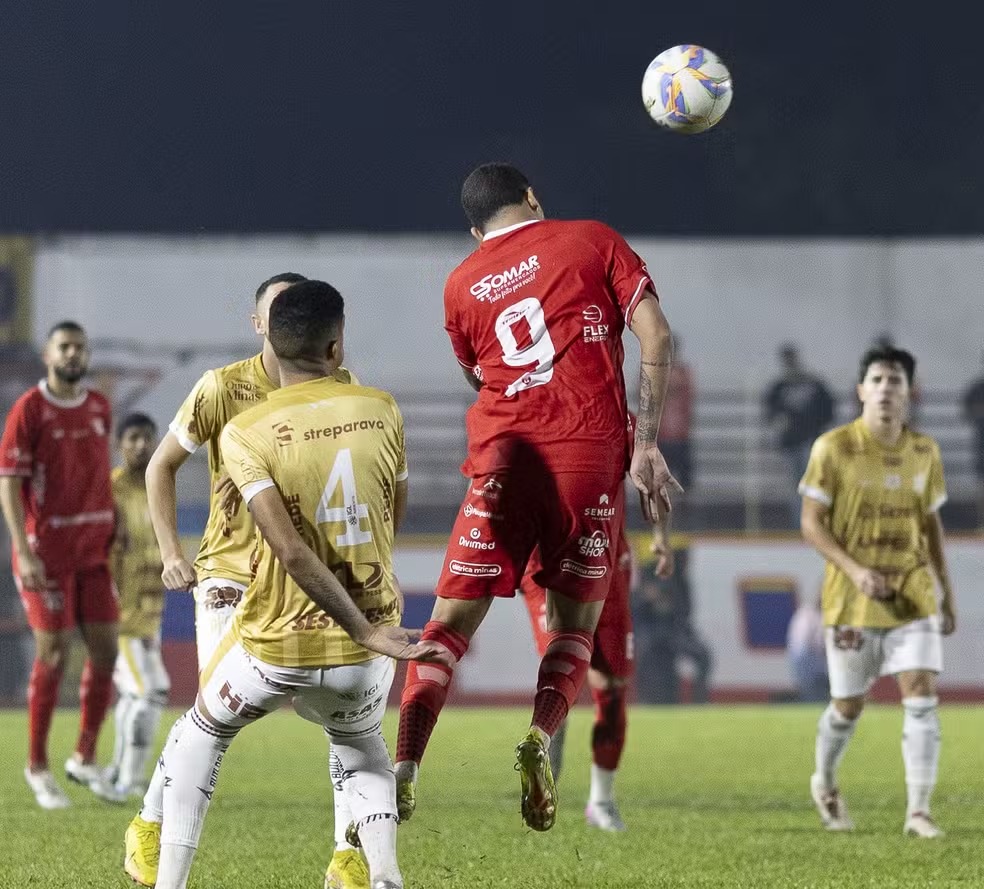 Desastre no Farião: Guarani joga mal, perde pênalti crucial e vê zona de rebaixamento ameaçar Guarani x Democrata ( Foto: Pedro Gontijo/Guarani-MG)