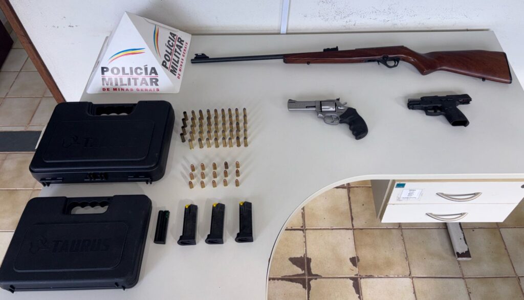 Homem ameaça ex-esposa e polícia apreende pistola, revólver e rifle em São Sebastião do Oeste Homem ameaça ex-esposa e polícia apreende pistola, revólver e rifle em São Sebastião do Oeste