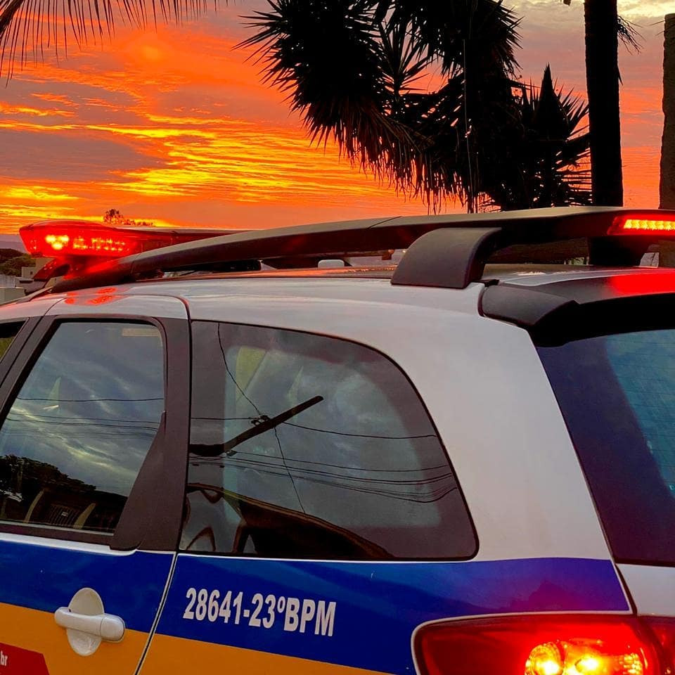 Mais um caso de violência: Polícia prende suspeito de stalking contra mulher em Divinópolis Varredura Implacável: PM prende três foragidos da justiça em apenas 5 Horas em Divinópolis e Cajuru!