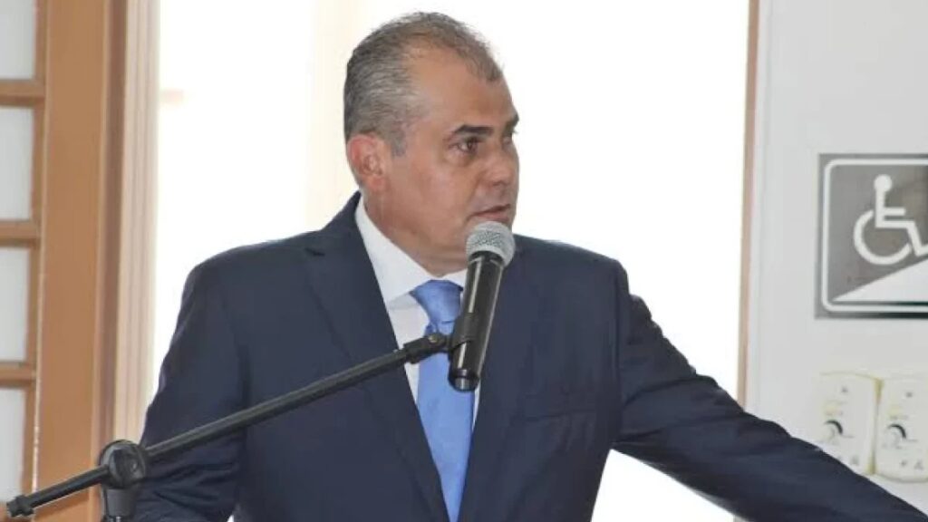 Bom Despacho vira alvo de escândalo: Prefeito é denunciado por nepotismo por nomeações polêmicas Prefeito de Bom Despacho
