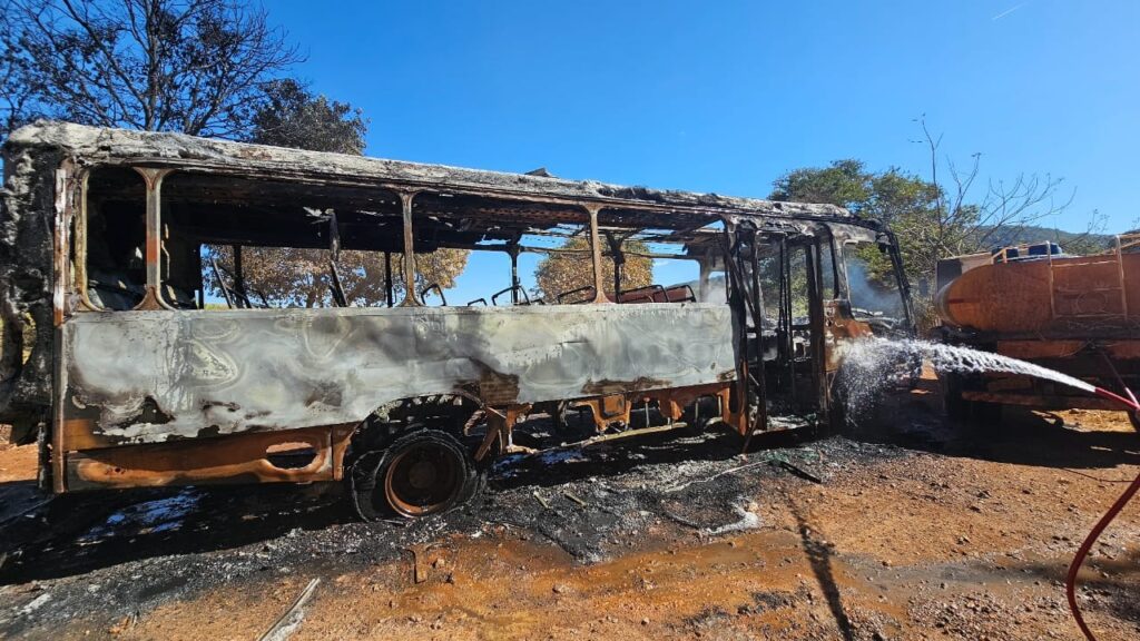 Tragédia evitada: motorista salva crianças após fogo em ônibus escolar em Onça do Pitangui Tragédia evitada motorista salva crianças após fogo em ônibus escolar em Onça do Pitangui