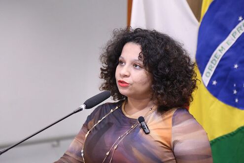 Para ampliar diversidade religiosa, Kell Silva apresenta emenda ao Projeto de Lei que inclui só a Bíblia Católica nas escolas de Divinópolis Vereadora Kell Silva Câmara Municipal de Divinópolis capa matéria