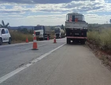 Trabalhador morre atropelado por caminhão da própria equipe na BR-262, durante manutenção na rodovia