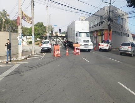 Avenida Paraná é parcialmente fechada nesta quinta (26), para montagem do Celebra Divinópolis