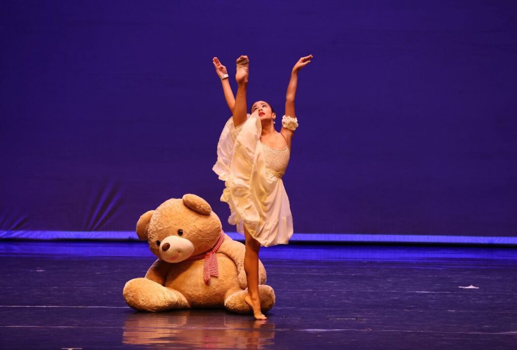 Bailarina de Divinópolis com apenas 10 anos é selecionada para se apresentar na Áustria e EUA daniela maia