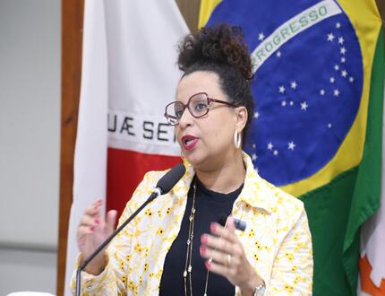 Vereadora Kell Silva convoca Audiência Pública para discutir projeto de gestão federal nas unidades da UEMG kell (1)