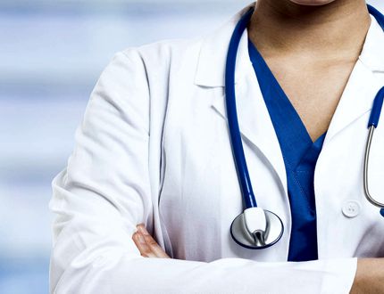 Justiça proíbe médicos de Viçosa de acumular plantões simultâneos e expõe contraste com São Sebastião do Oeste medico-3