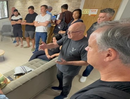 RETORNO DE ISRAEL: Prefeito de BH, Álvaro Damião, de João Pessoa, Cícero Lucena, vice-prefeita de Divinópolis, Janete Aparecida e outros políticos brasileiros, optam por jato particular, em vez de avião do Governo
