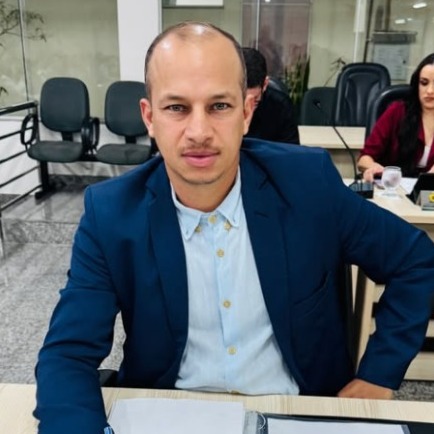 Entrevista do vereador Dué ao Divinews antecede retirada de projeto de doação de terrreno em Nova Serrana