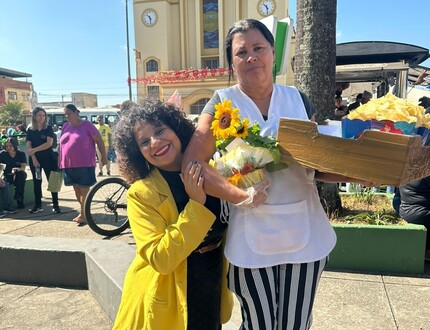 Vereadora Kell Silva celebra 113 anos de Divinópolis com gesto simbólico de esperança e compromisso com a cidade