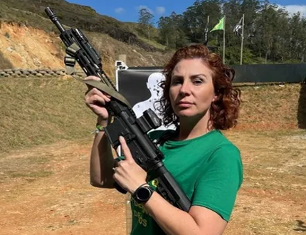 Carla Zambelli foge para a Europa após condenação no STF e reacende alerta sobre novas evasões no bolsonarismo zambelli 2