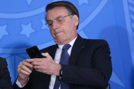 Pen drive de Bolsonaro era "fake", mas segredos digitais ainda podem vir à tona 202108Americas_Brazil_bolsonaro_block