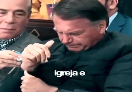 Bolsonaro chora durante culto em igreja evangélica em Brasília; ex-presidente se livra de ser preso, mas continua de tornozeleira