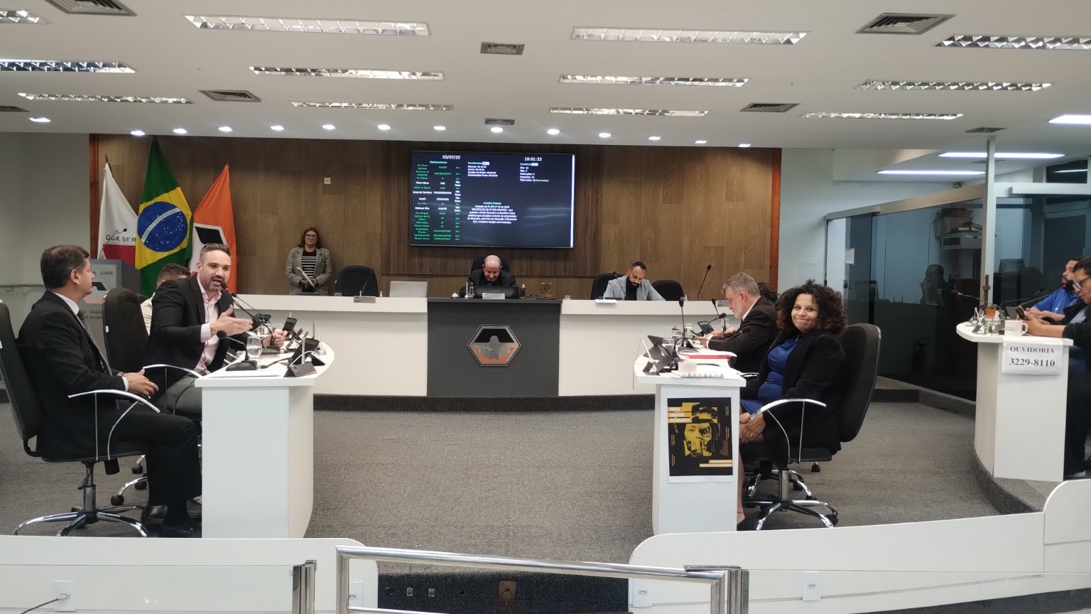 Câmara de Divinópolis aprova doação de terreno à NeoCenter e libera capina inteligente com uso de herbicida
