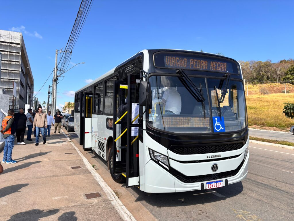 Enquanto Divinópolis segue refém de empresa de transporte urbano, Itaúna substitui ViaSul já realiza teste drive com a Pedra Negra Enquanto Divinópolis segue refém de empresa de transporte urbano, Itaúna substitui ViaSul já realiza teste drive com a Pedra Nova