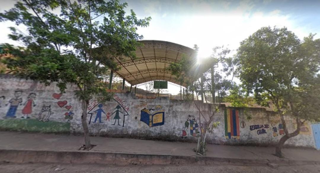 Escola municipal de Divinópolis, ignora dor de aluna autista e MP é acionado após cirurgia; Prefeitura nega negligência.