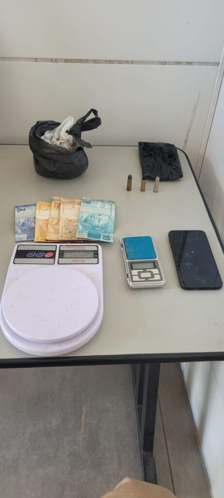 PM apreende arsenal e entorpecentes após agressão brutal no Jardim Copacabana, em Divinópolis IMG-20250723-WA0006