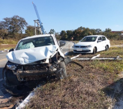 Colisão entre carros assusta motoristas na BR-494 e deixa ferido em Divinópolis