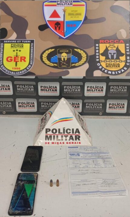 Homem com ficha criminal extensa é capturado com cartuchos escondidos no painel do carro