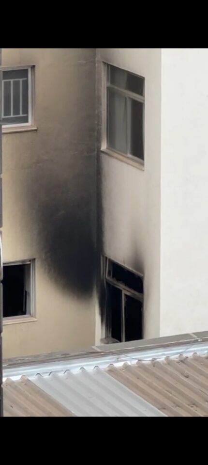 Homem é intubado após incêndio em residência no Centro de Divinópolis