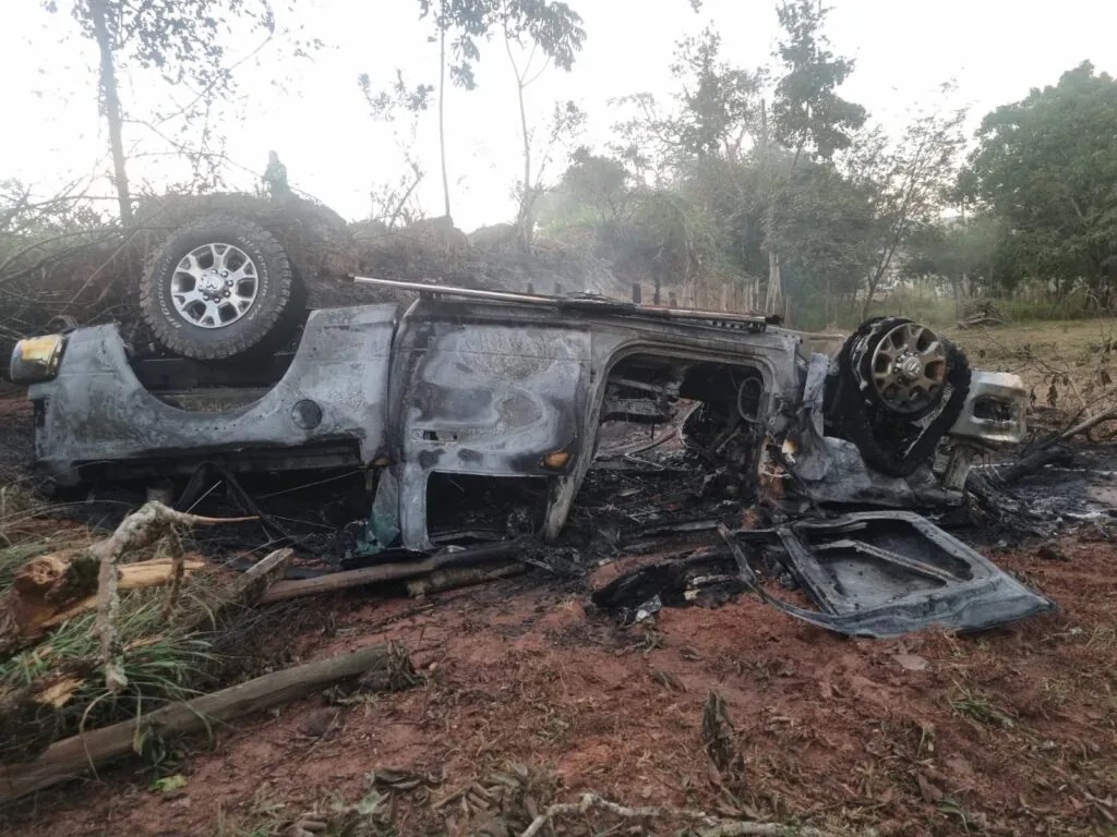 Ultrapassagem criminosa quase termina em tragédia na BR-494, entre Divinópolis e Carmo da Mata Ultrapassagem criminosa quase termina em tragédia na BR-494, entre Divinópolis e Carmo da Mata