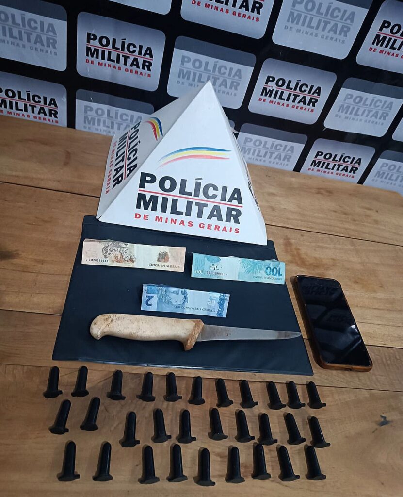 Flagrante: PM de Bambuí intercepta traficante com cocaína e dinheiro no bairro Belvedere WhatsApp Image 2025-07-14 at 10.11.37