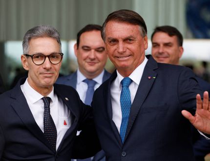 Zema sinaliza distanciamento do bolsonarismo e critica Trump: “penalizou o país por causa do filho de Bolsonaro”
