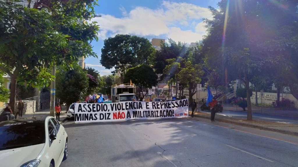 Professores tomam o centro de BH contra projeto de escolas cívico-militares cidades-professores-escolas-civico-militares-bh-1752150729