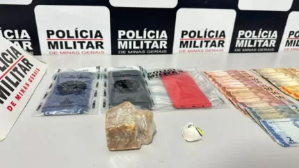 Idosa de 74 anos foge da polícia e é capturada com drogas em carro lotado de suspeitos em MG