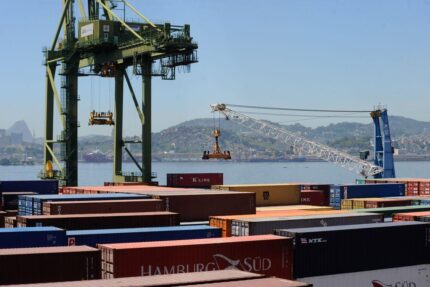 Trump “adoça” a concorrência: Coca‑Cola pode trocar xarope de milho por açúcar de cana