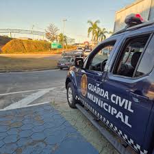 Tiros contra viatura da Guarda Civil em Nova Serrana resultam em 4 prisões e grande apreensão de drogas