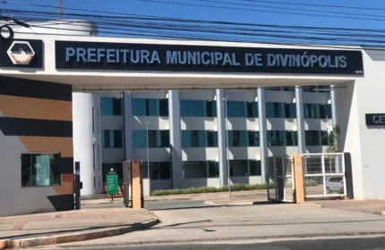 Indignação em Divinópolis: Ruas com Lixo Acumulado e Silêncio da Prefeitura sobre Coleta