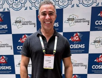 “Mas a cor não ajuda”: fala racista do secretário de saúde de São Sebastião do Oeste vira alvo de queixa-crime e pedido de inquérito