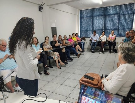 “Tecnologia não tem idade!”: Câmara de Divinópolis abre curso gratuito e transforma vida de quem tem 50+ sit3
