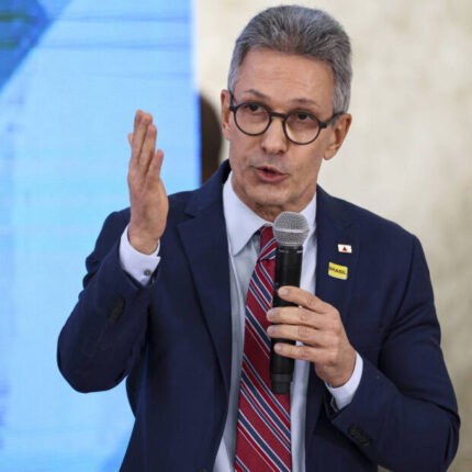 O que está por trás da suspensão da votação que pode militarizar centenas de escolas em Minas? zema-620x620