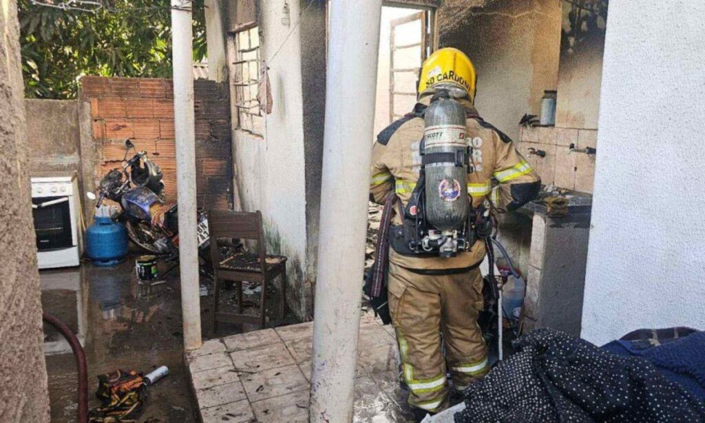 Por se recusar a retomar relacionamento, ex-namorado incendeia casa com seis pessoas dentro, incluindo criança 1_whatsapp-image-2025-08-18-at-11-26-56-58648633